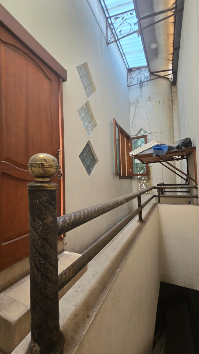 Rumah Mewah dan Ruang Usaha Strategis di Jalan Ahmad Yani - Foto 7