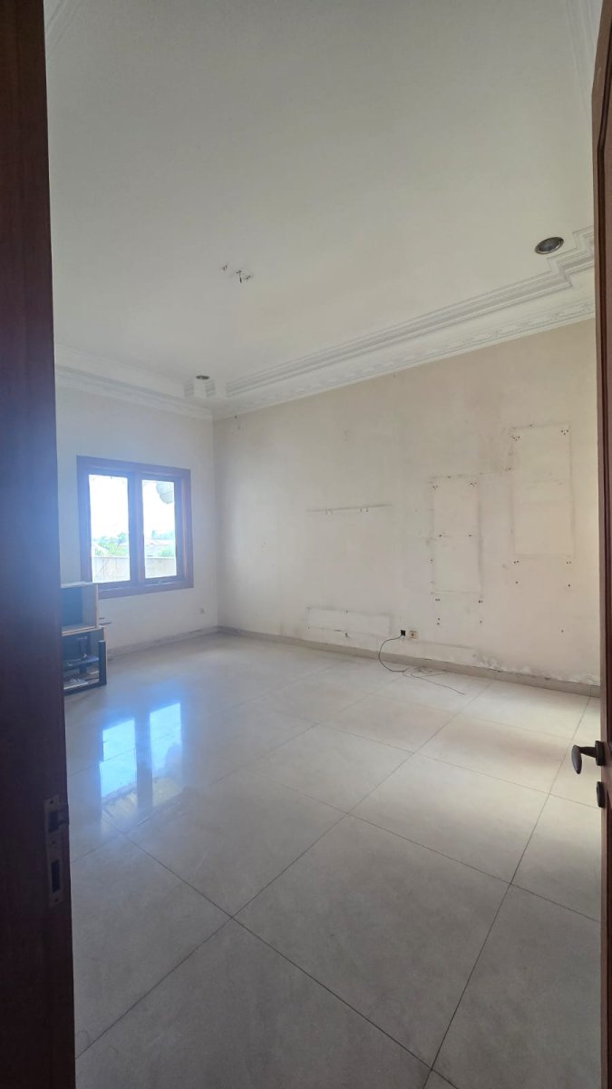 Rumah Mewah dan Ruang Usaha Strategis di Jalan Ahmad Yani - Foto 5
