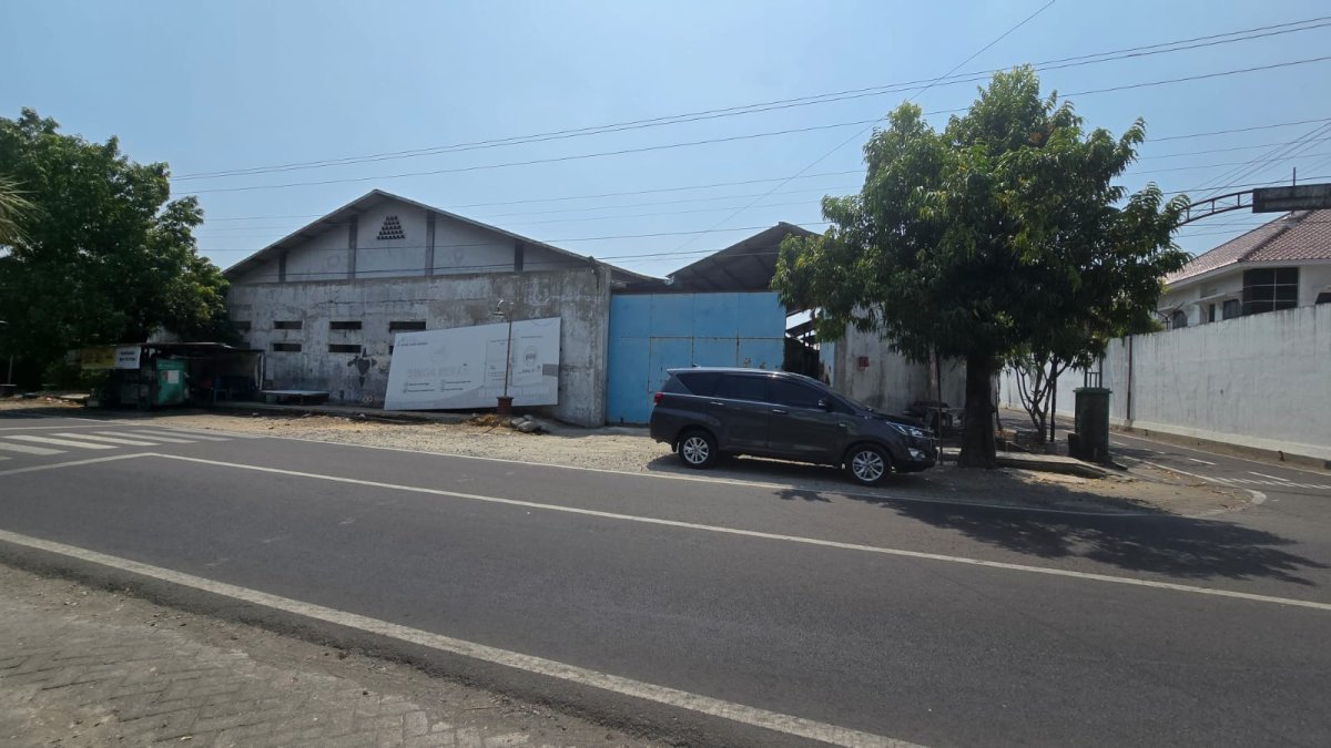 Gudang Strategis di Pusat Kota Sragen