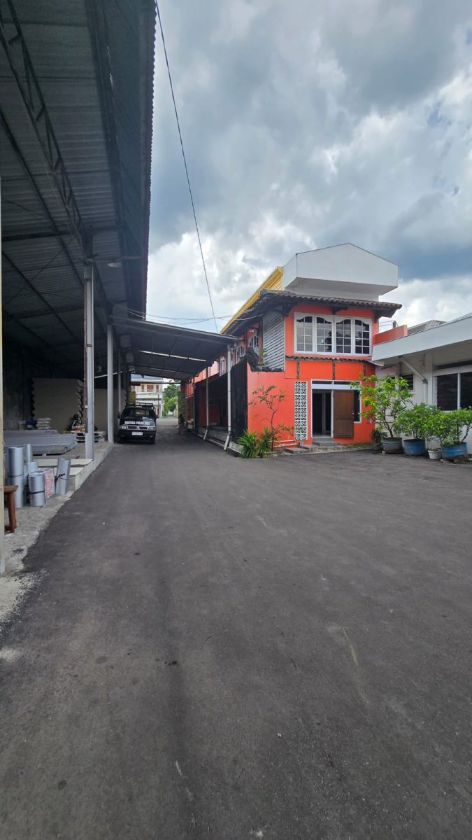 Rumah Mewah dan Gudang atau Ruang Usaha Super Strategis di Jalan Raya Adi Sucipto Blulukan Colomadu