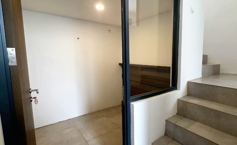 Disewakan Rumah Cantik Full Furnished di Freja Suites BSD City– 10 Menit ke Stasiun Ciasuk - Foto 4