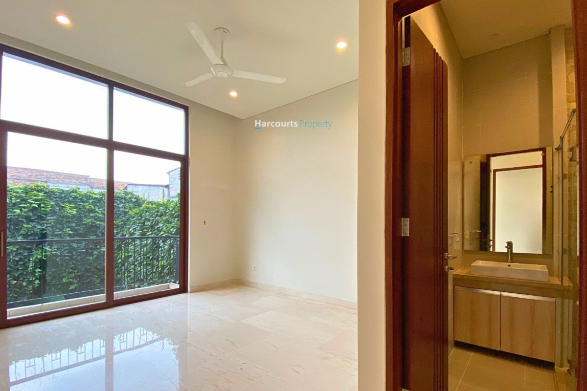 Disewakan Townhouse Modern Tropical Area Kemang - Foto 9