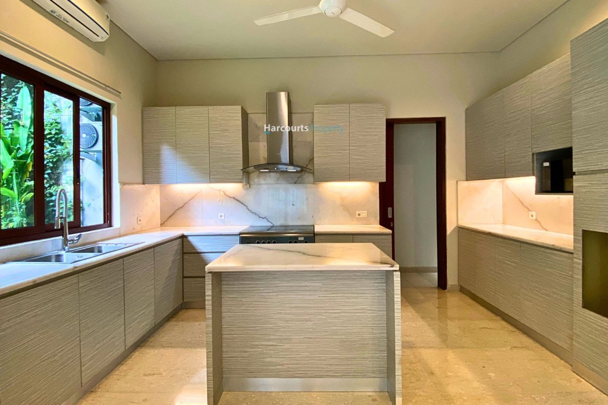 Disewakan Townhouse Modern Tropical Area Kemang - Foto 11