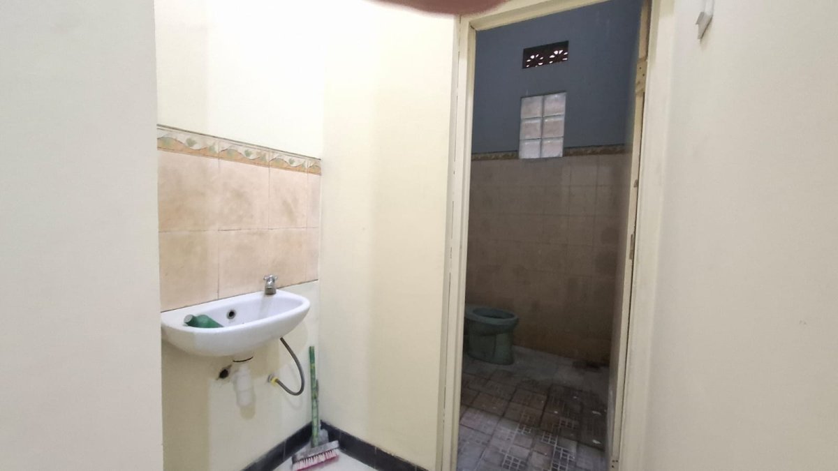Ruko, Rumah 3 Lantai dan Gudang Strategis Jalan Raya Adi Sucipto, Blulukan Colomadu - Foto 10