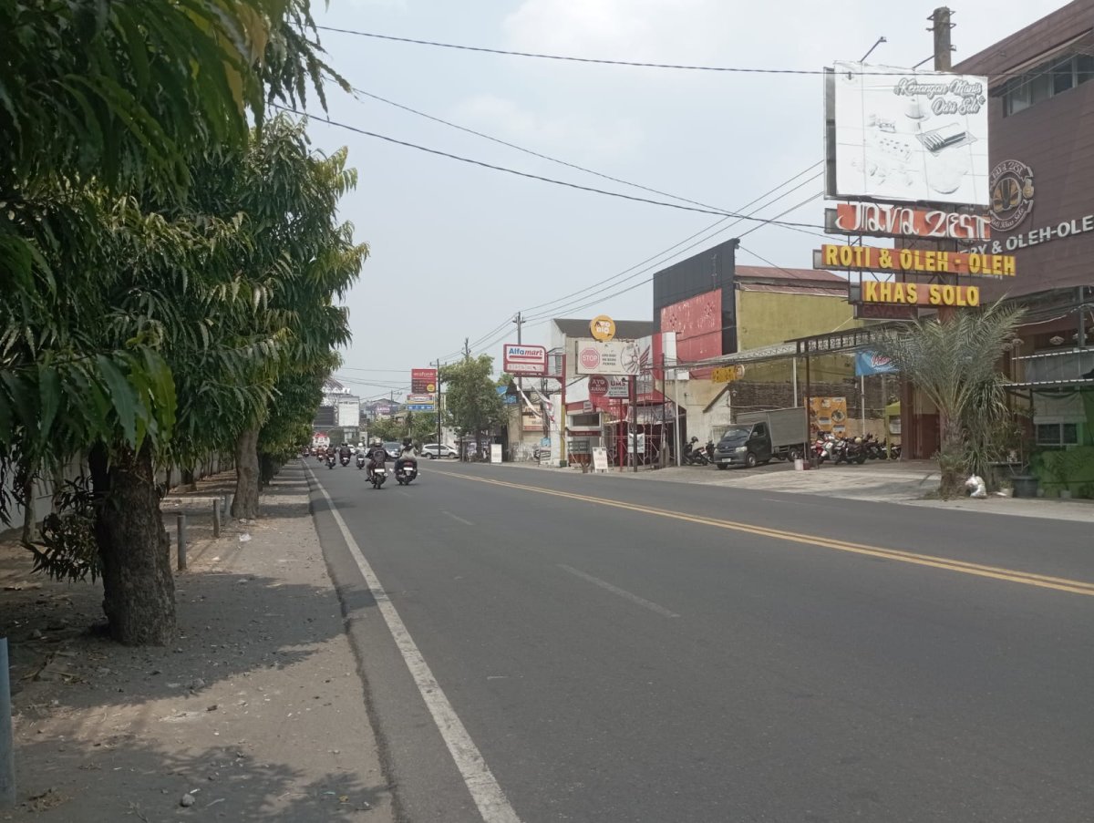 Ruko, Rumah 3 Lantai dan Gudang Strategis Jalan Raya Adi Sucipto, Blulukan Colomadu - Foto 2