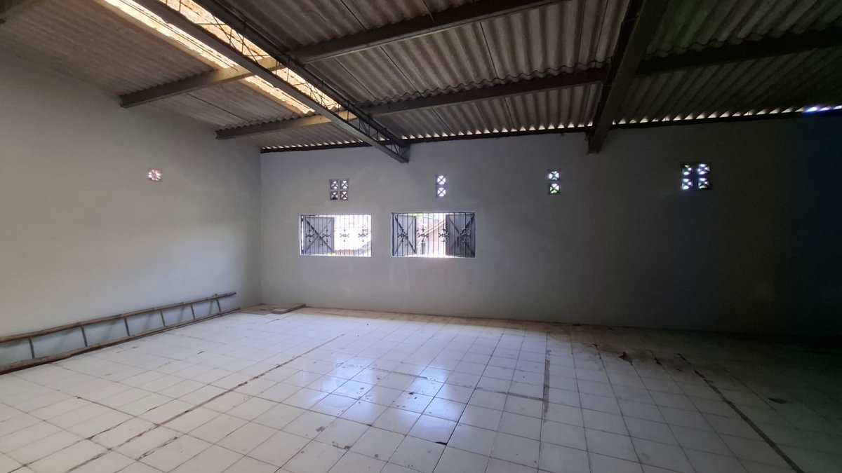 Ruko, Rumah 3 Lantai dan Gudang Strategis Jalan Raya Adi Sucipto, Blulukan Colomadu - Foto 8
