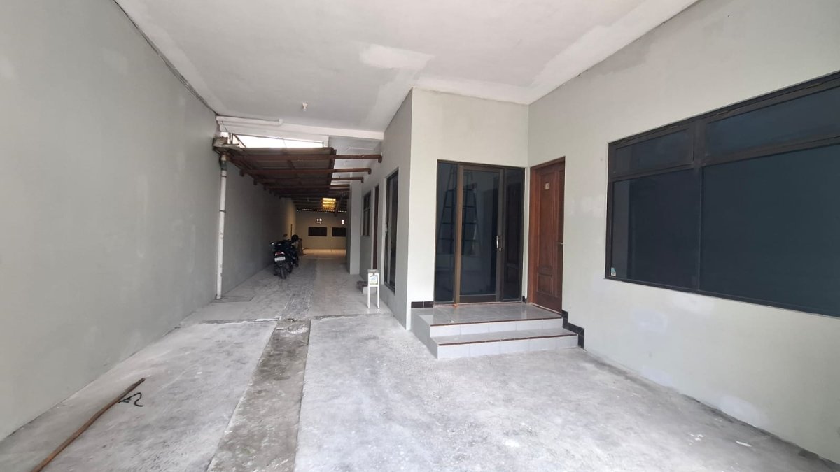 Ruko, Rumah 3 Lantai dan Gudang Strategis Jalan Raya Adi Sucipto, Blulukan Colomadu - Foto 6