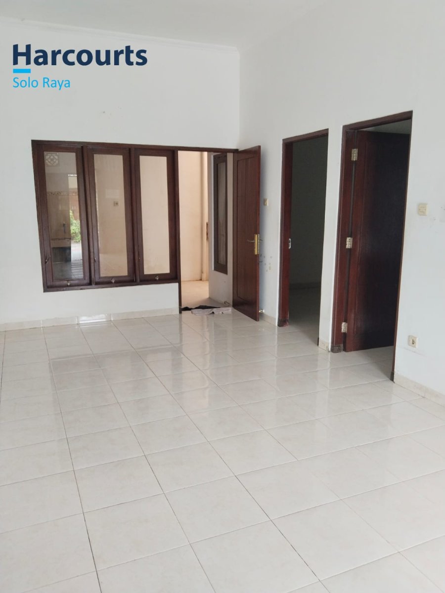 Rumah Minimalis Modern di Cluster Elit Gentan Solo - Foto 4