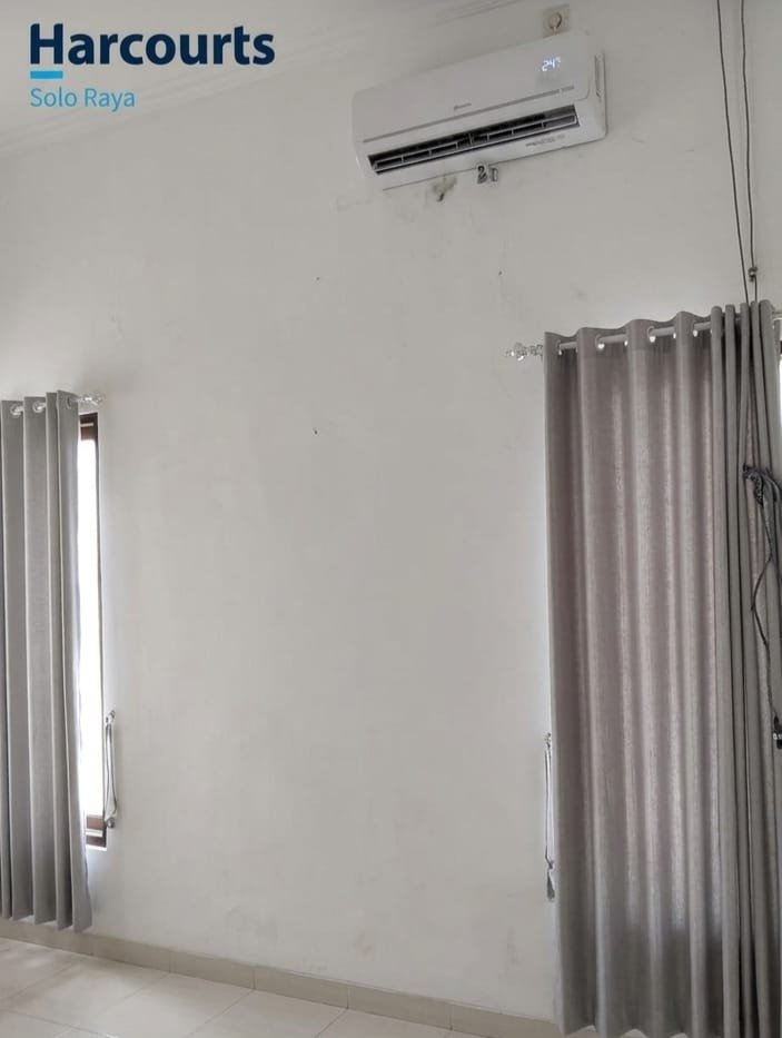 Rumah Minimalis Modern di Cluster Elit Gentan Solo - Foto 2