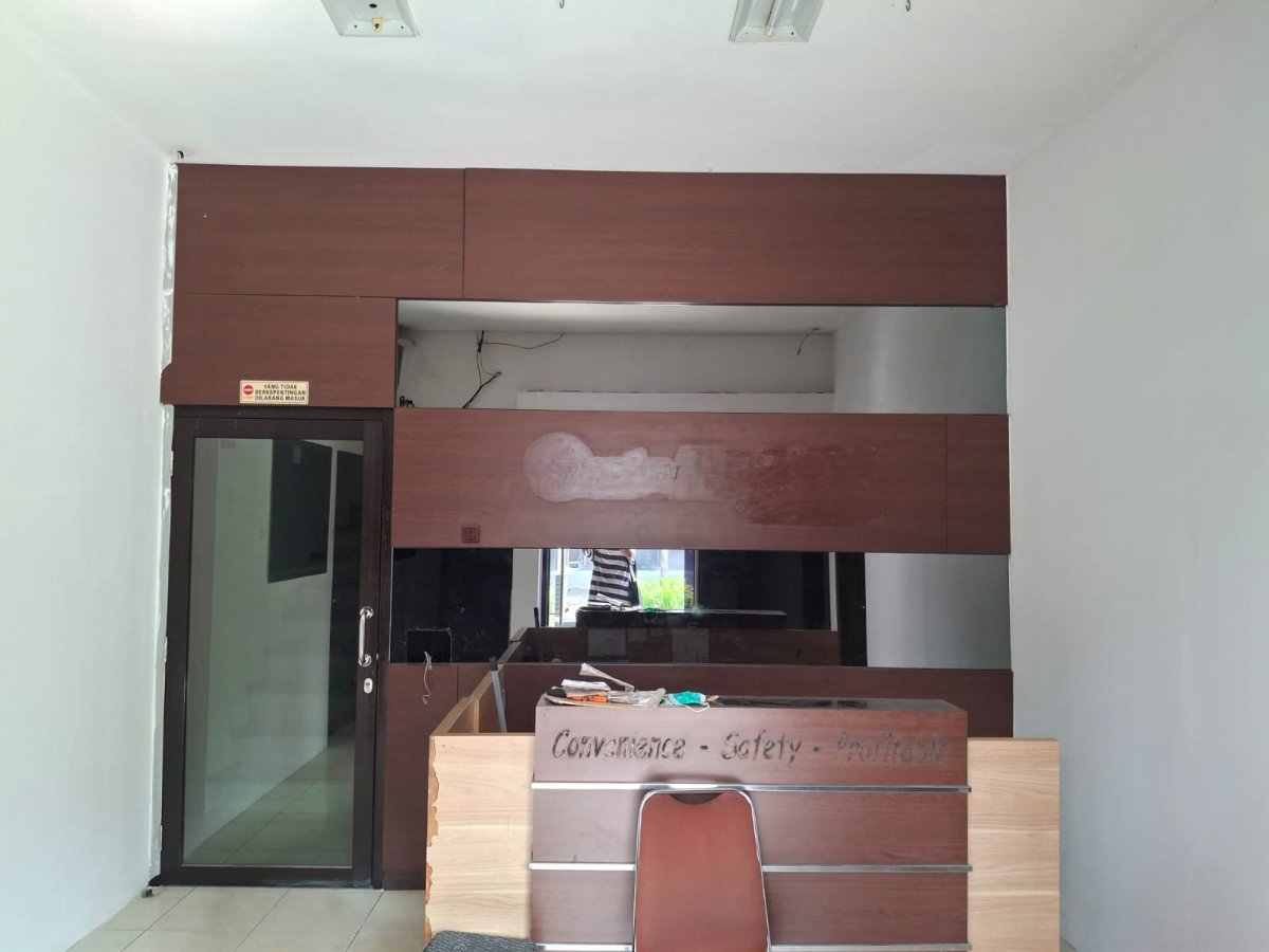 Disewakan Ruko Bagus Dan Rapih Posisi Hoek, Parkir Luas Di Gading Kirana, Kelapa Gading - Jakarta Utara - Foto 2