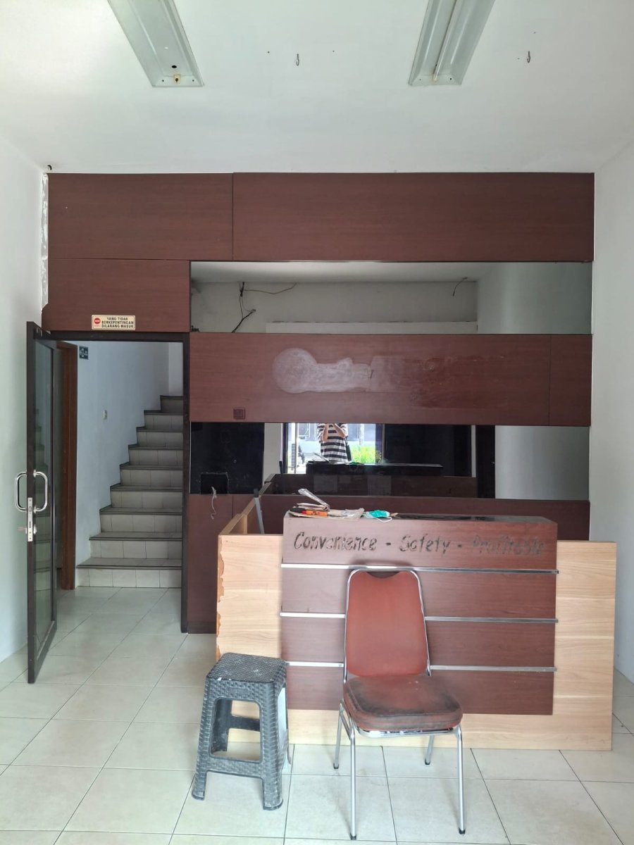 Disewakan Ruko Bagus Dan Rapih Posisi Hoek, Parkir Luas Di Gading Kirana, Kelapa Gading - Jakarta Utara - Foto 5