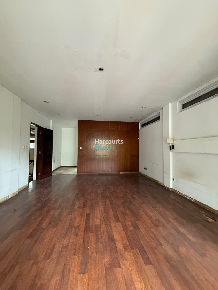 Rumah Klasik Bagus dan Terawat Lokasi Strategis Area Pondok Indah - Foto 15