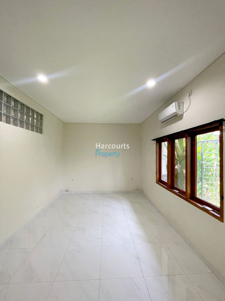 Disewakan Rumah Klasik Terawat Lokasi Strategis Area Pondok Indah - Foto 8