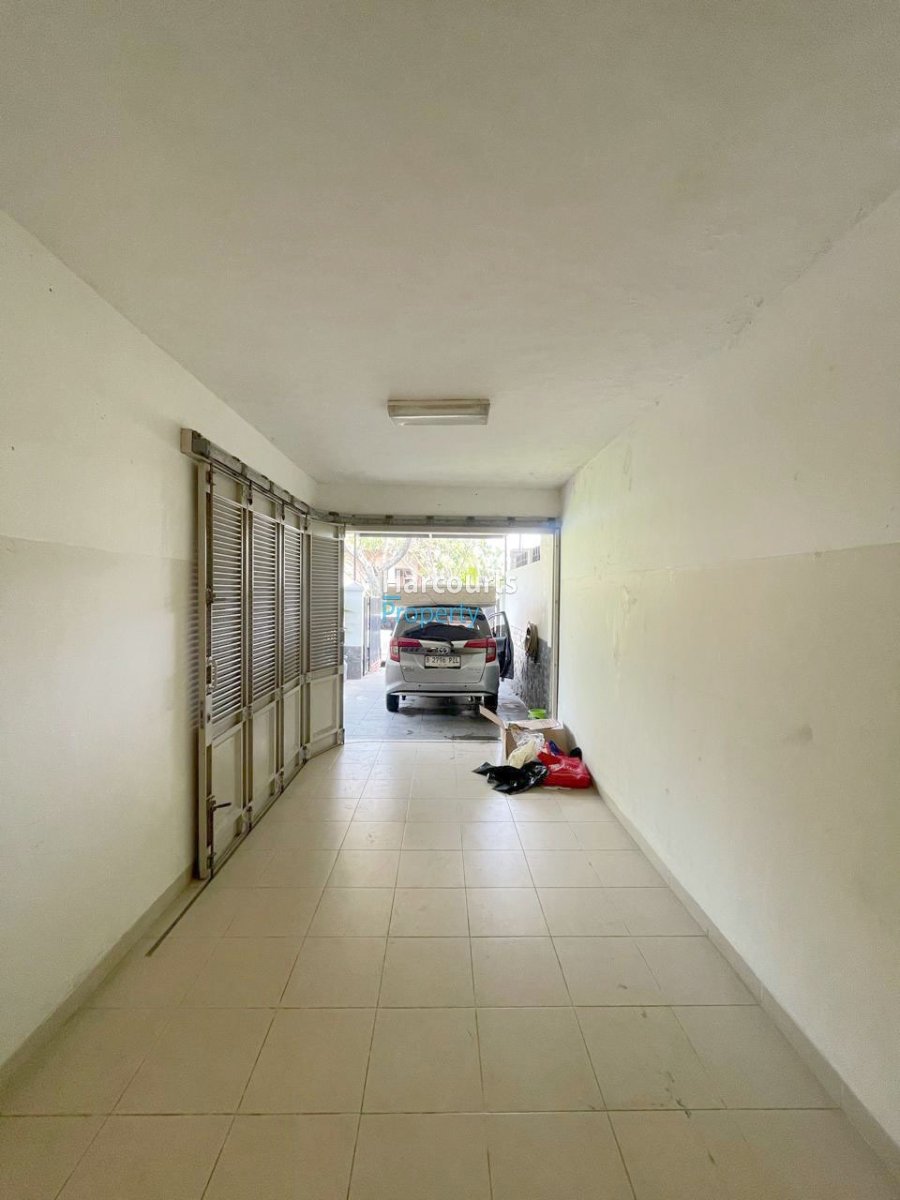 Disewakan Rumah Klasik Terawat Lokasi Strategis Area Pondok Indah - Foto 2