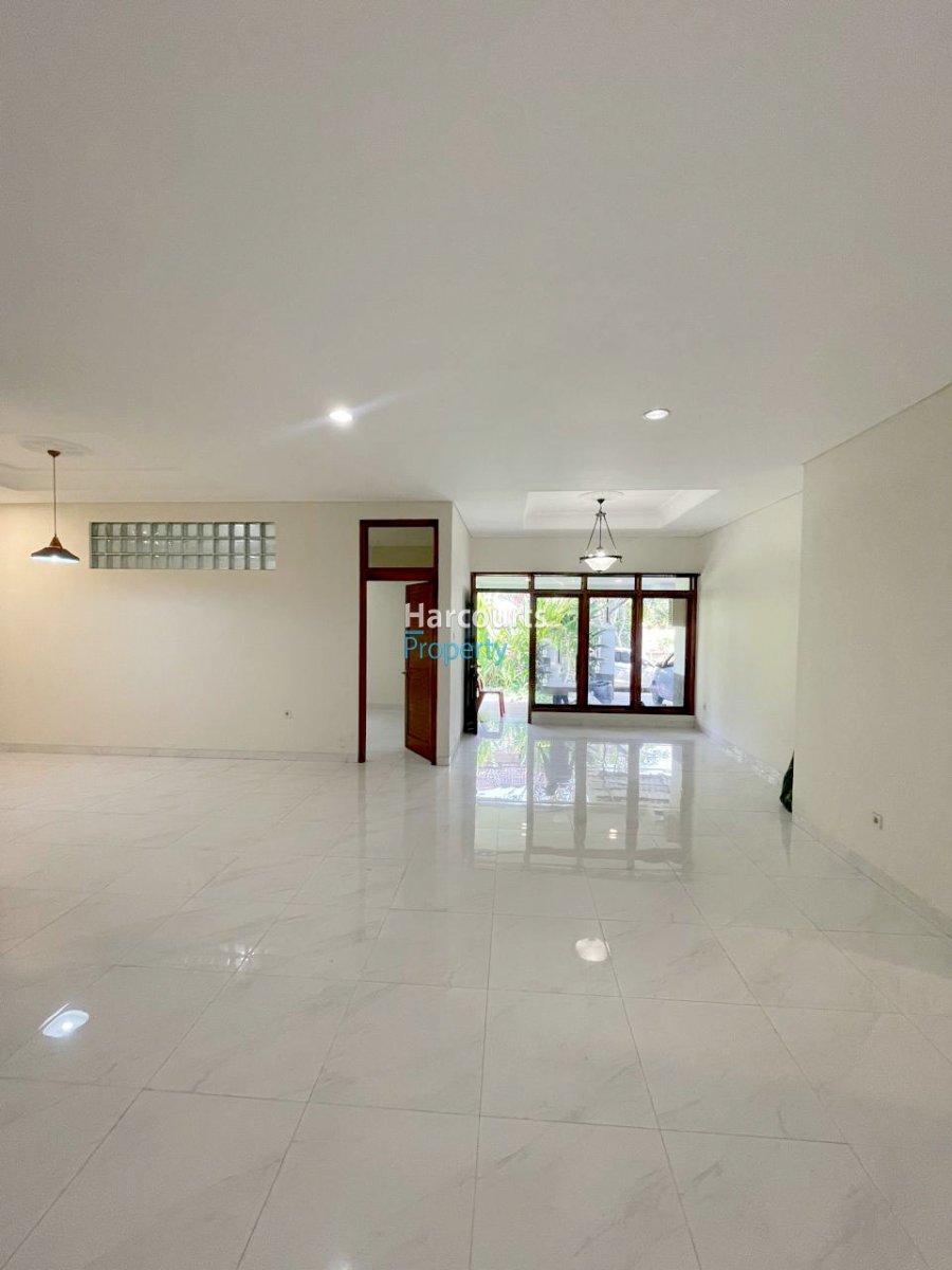 Disewakan Rumah Klasik Terawat Lokasi Strategis Area Pondok Indah - Foto 7