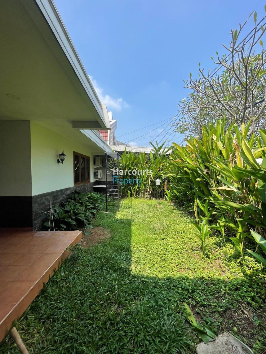 Disewakan Rumah Klasik Terawat Lokasi Strategis Area Pondok Indah - Foto 5