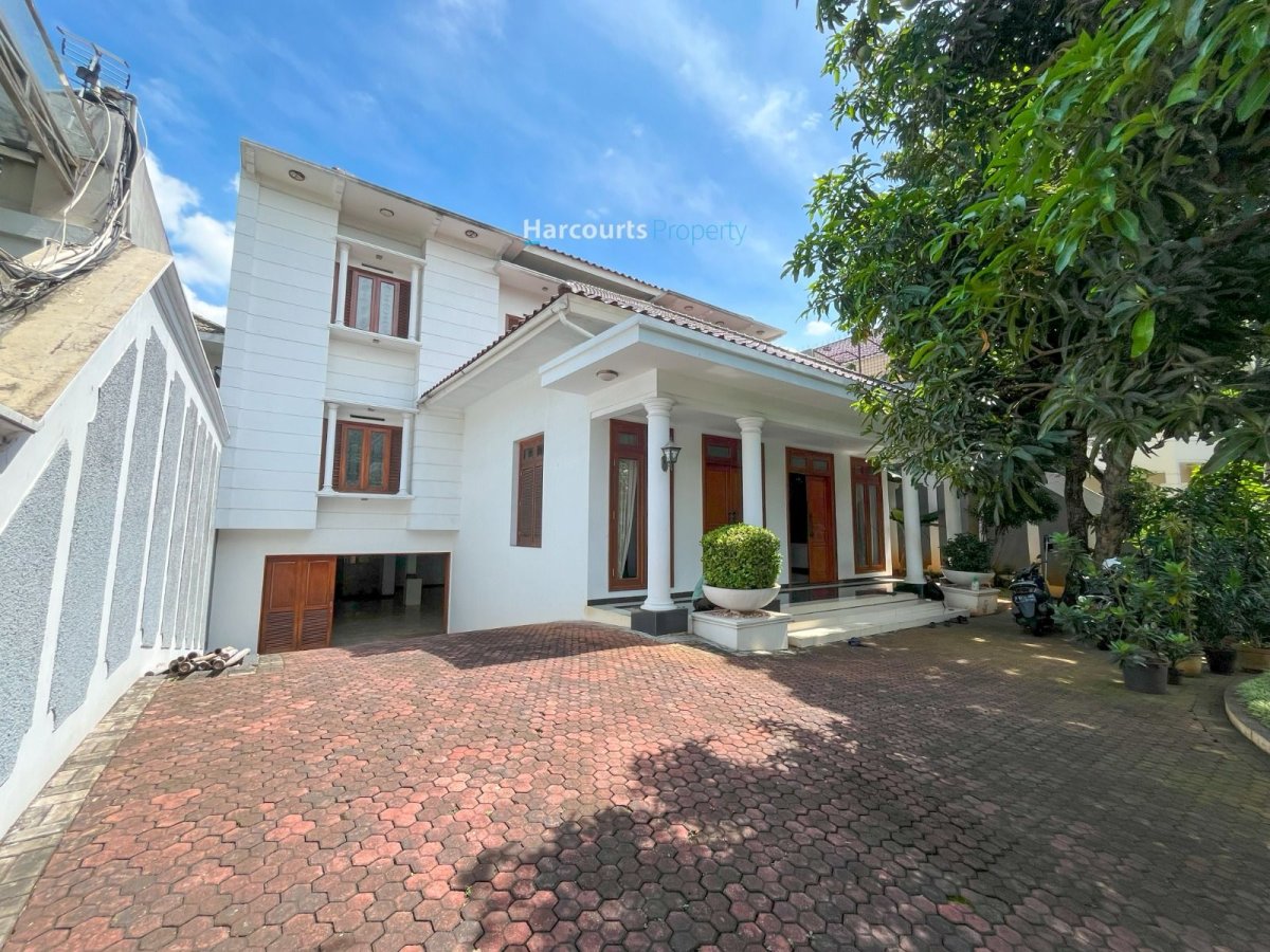 Disewakan Rumah Klasik Kawasan Elite Area Menteng
