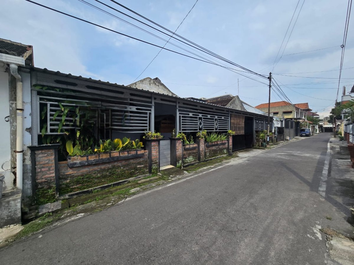 Rumah Hitung Tanah Strategis di Kerten Laweyan Solo - Properti | Harcourts