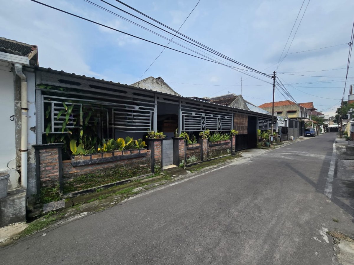 Rumah Hitung Tanah Strategis di Kerten Laweyan Solo - Foto 5