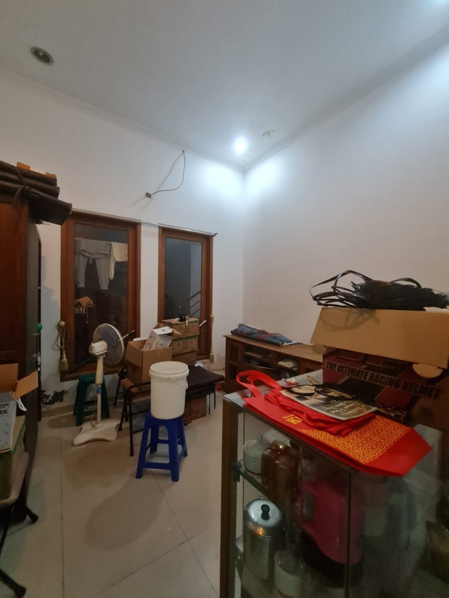 Rumah Mewah Minimalis 1,5 Lantai di Perumahan Puri Gading, Solo Baru - Foto 12