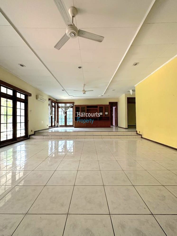 Dijual Rumah Hitung Tanah Area Kemang - Foto 2