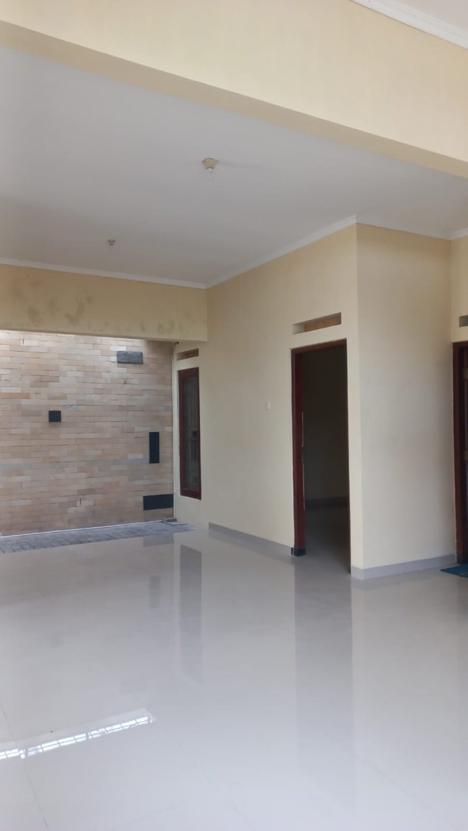Rumah Bagus dan Bersih di Karangasem Laweyan Solo - Foto 3