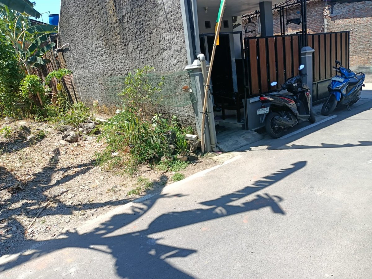 Tanah Sudah Ada Pondasi Keliling di Jalan Embarkasi Haji - Foto 4