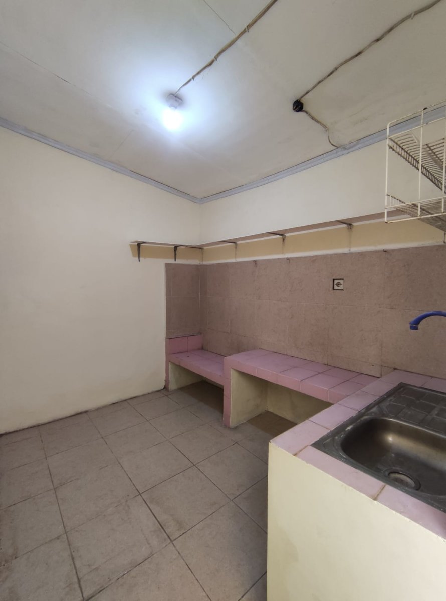 DIJUAL RUMAH  BONUS 3 KAMAR KOST FULL PENGHUNI - Foto 4