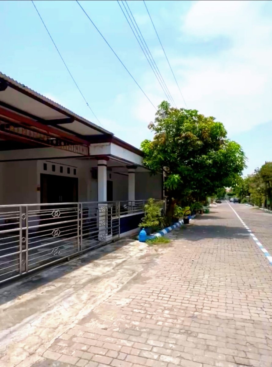 Rumah Bagus 1,5 Lantai Siap Huni di Cluster Gentan - Foto 2