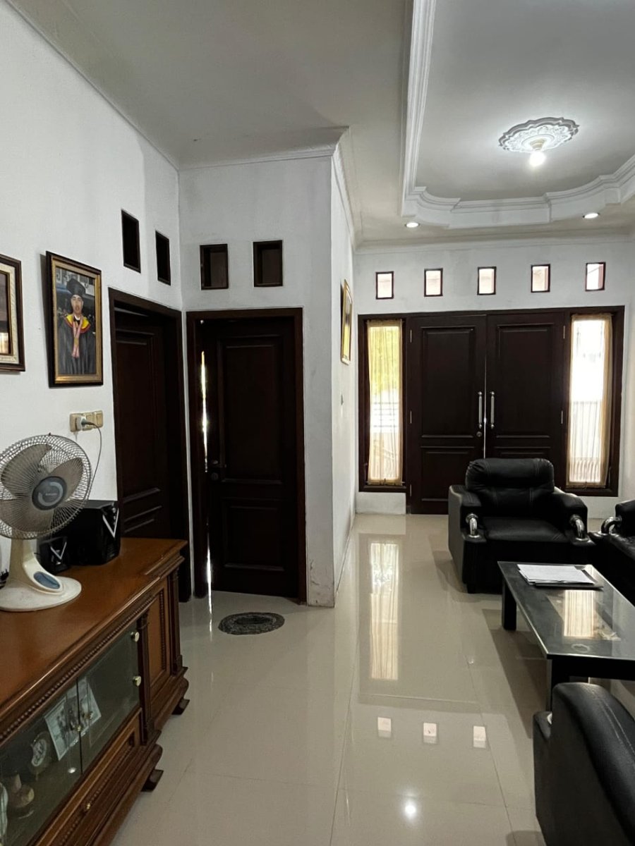 Rumah Bagus 1,5 Lantai Siap Huni di Cluster Gentan - Foto 4