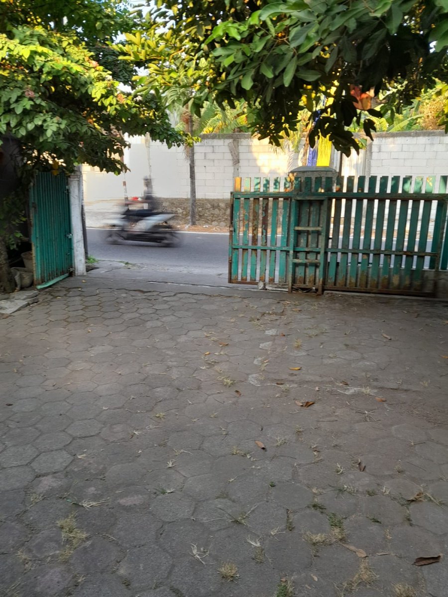 RUMAH STRATEGIS PINGGIR JALAN BANJARSARI SOLO - Foto 7