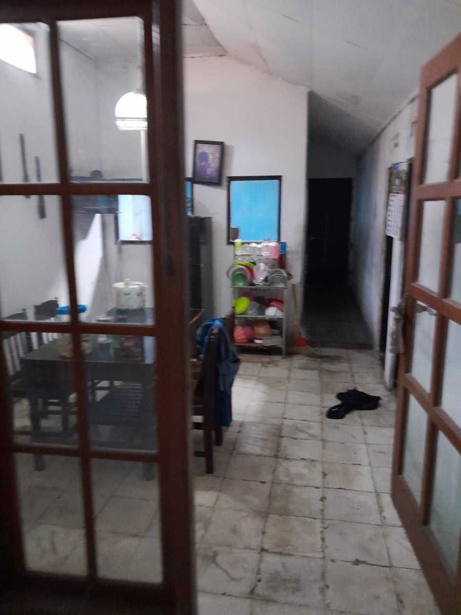 RUMAH STRATEGIS PINGGIR JALAN BANJARSARI SOLO - Foto 2