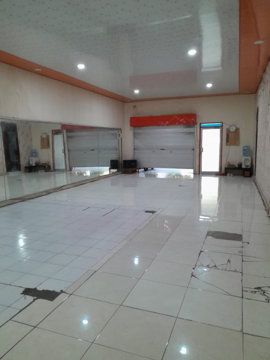 RUMAH STRATEGIS PINGGIR JALAN BANJARSARI SOLO - Foto 3