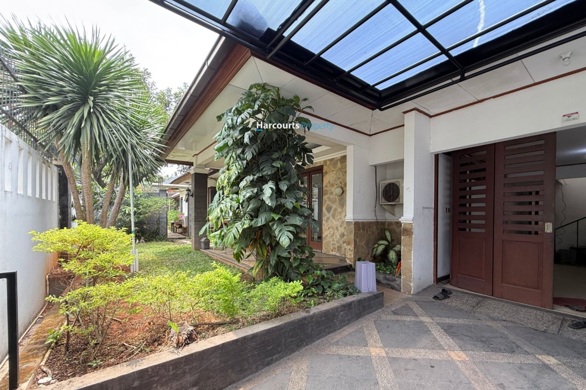 Dijual/Disewa Rumah Klasik Siap Huni Terawat Area Kebayoran Baru