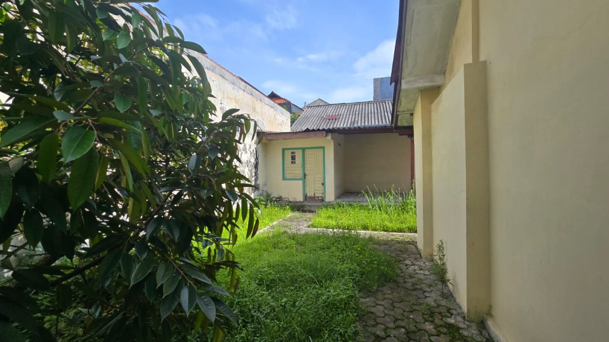 Rumah Lama Strategis Hitung Tanah di Manahan, Banjarsari Solo - Foto 8