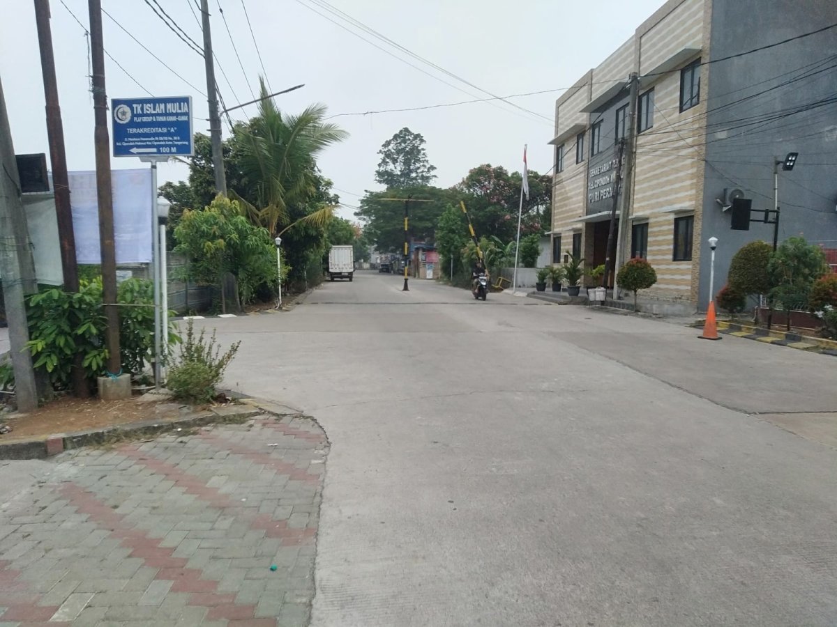 Ruko Baru Siap Huni dan Bebas Banjir Disewakan Di Cipondoh Tangerang Dekat Stasiun - Foto 2