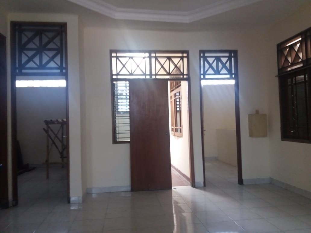 Sewa Rumah 2 lantai di Tomang Grogol Petamburan Jakarta Barat AS - Foto 2