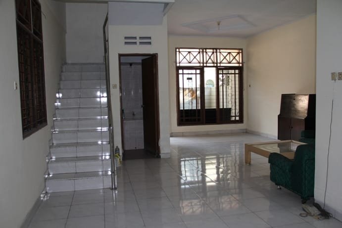 Sewa Rumah 2 lantai di Tomang Grogol Petamburan Jakarta Barat AS - Foto 6