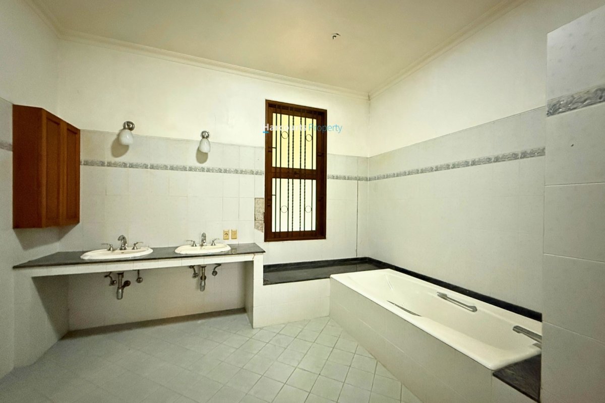 Dijual Rumah Hitung Tanah Lokasi Strategis Area Jagakarsa - Foto 4