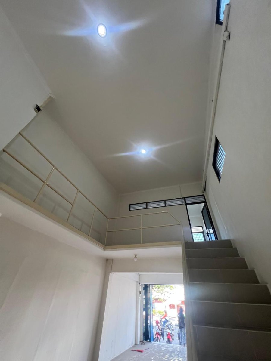 Disewakan Ruko Siap Usaha Pinggir Jalan Besar Mt Haryono, Semarang - Foto 4