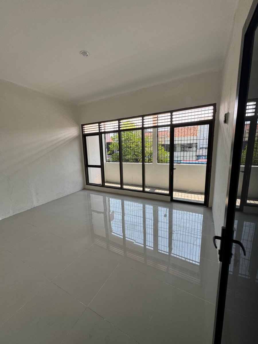 Disewakan Ruko Siap Usaha Pinggir Jalan Besar Mt Haryono, Semarang - Foto 6