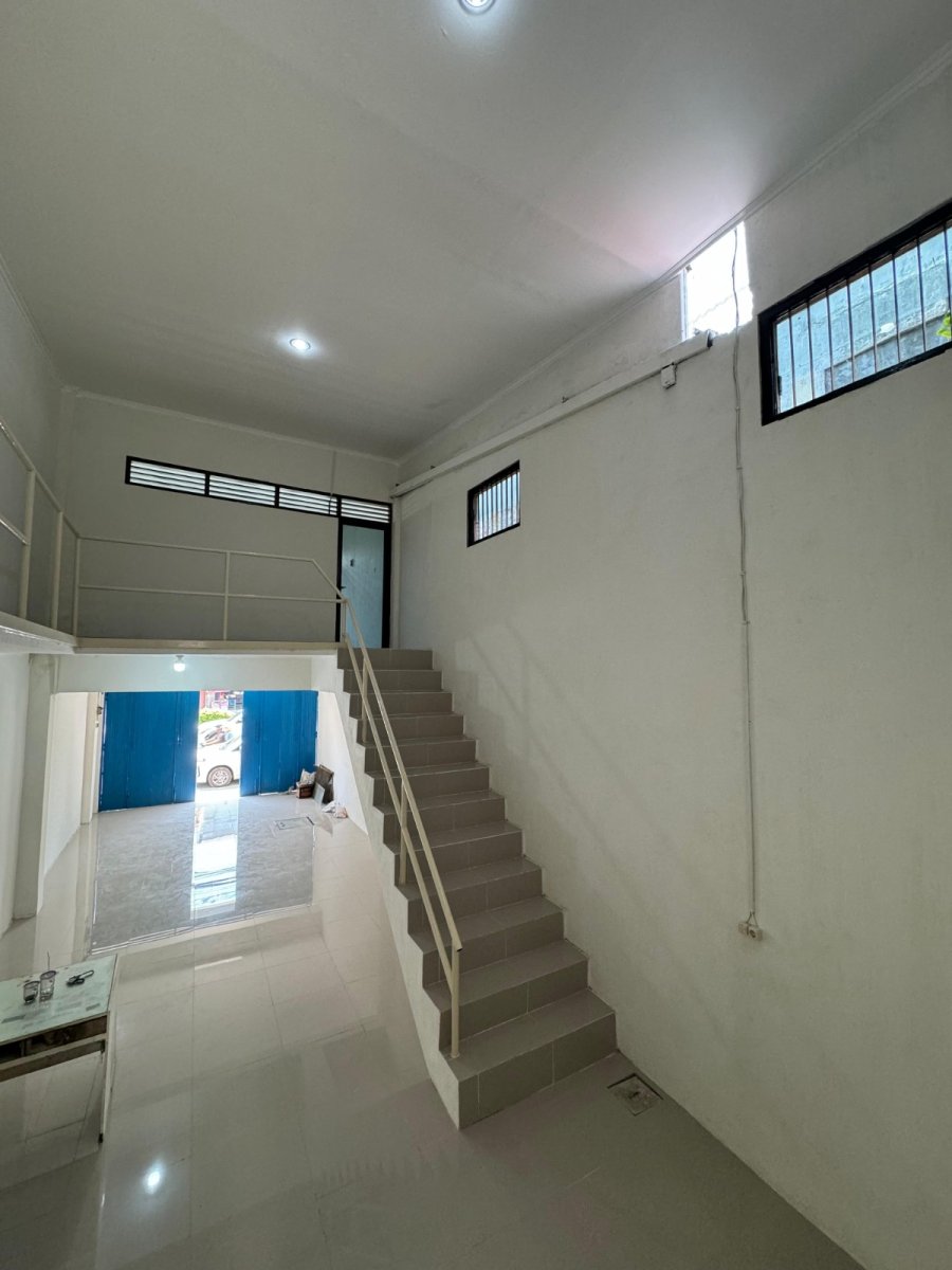 Disewakan Ruko Siap Usaha Pinggir Jalan Besar Mt Haryono, Semarang - Foto 3