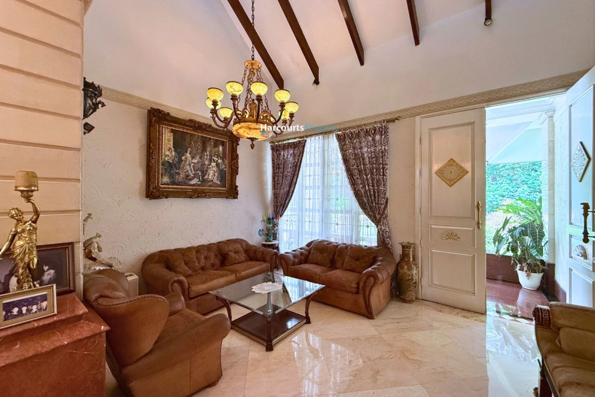 Rumah Klasik Modern Bagus dan Terawat Kawasan Elite Area Menteng - Foto 6