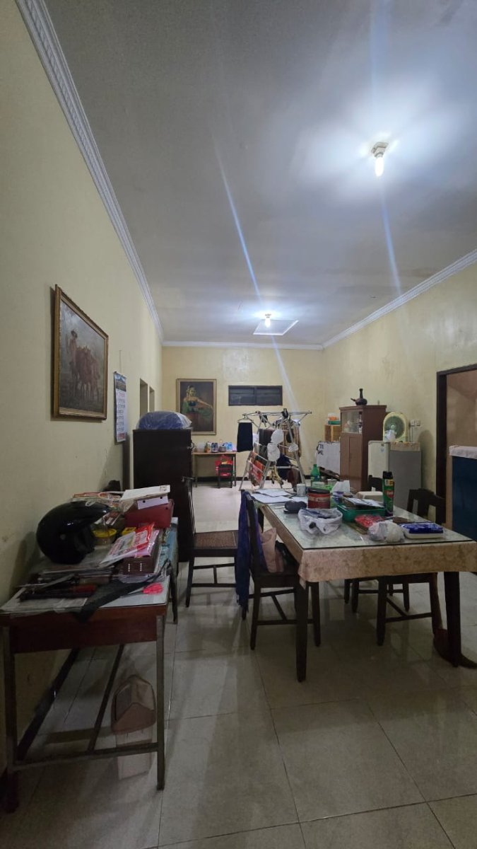 Rumah Bagus Siap Pakai di Mangkubumen Manahan Solo - Foto 9