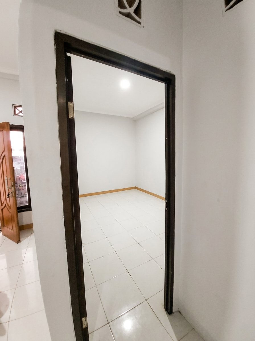 Disewakan Rumah 2 Lantai di Graha Raya Bintaro, Tangerang Selatan - Foto 5