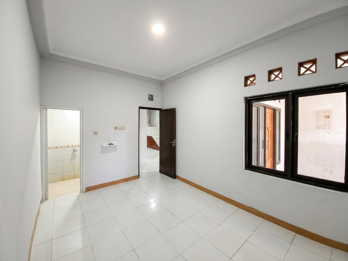 Disewakan Rumah 2 Lantai di Graha Raya Bintaro, Tangerang Selatan - Foto 3