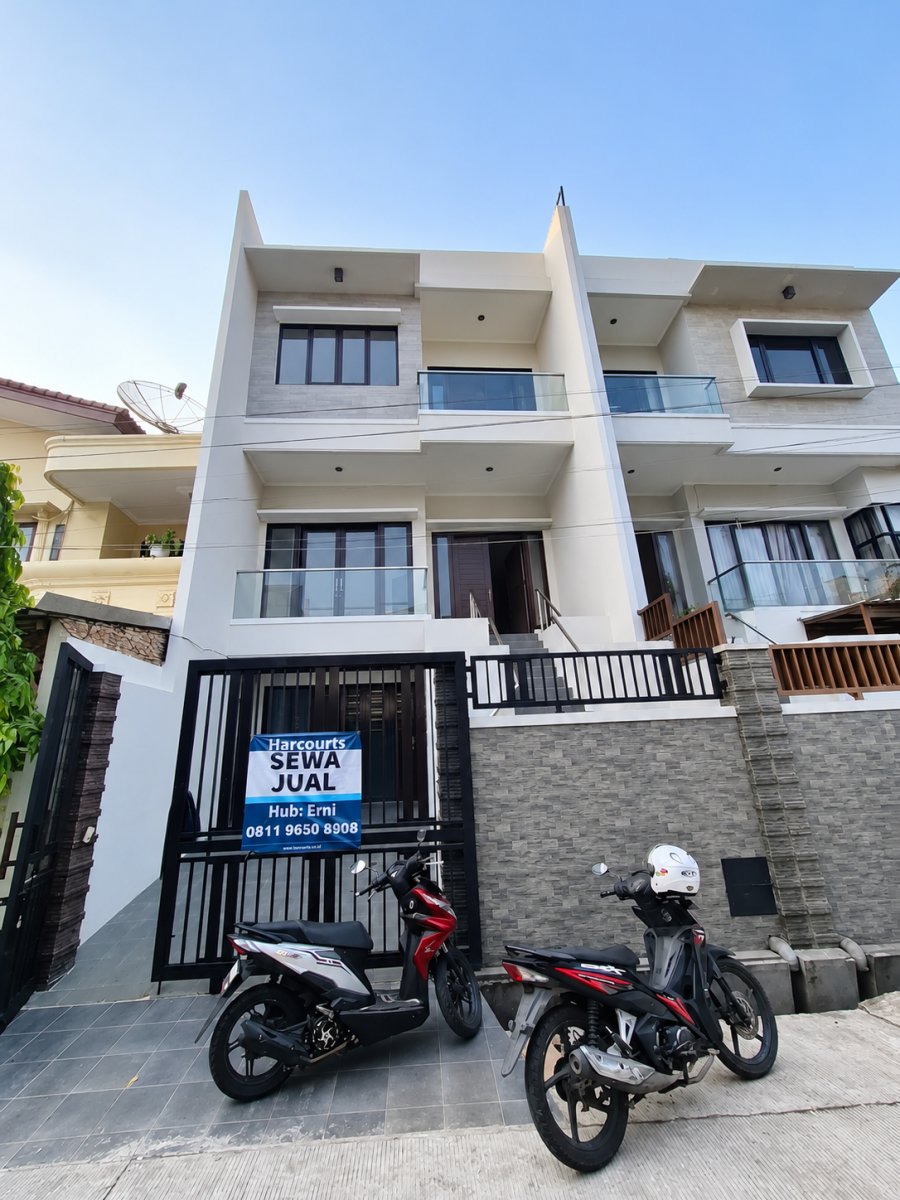 Dijual Rumah Bagus, Rapih, Nyaman Di Jl. Biru Laut Tengah, Kelapa Gading - Jkt Utara - Properti | Harcourts
