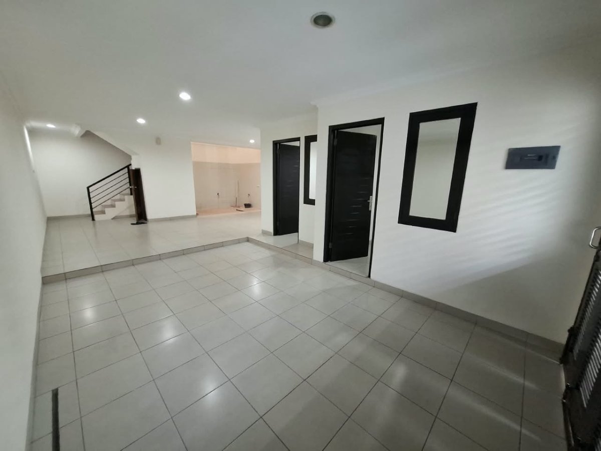 Dijual Rumah Bagus, Rapih, Nyaman Di Jl. Biru Laut Tengah, Kelapa Gading - Jkt Utara - Foto 8