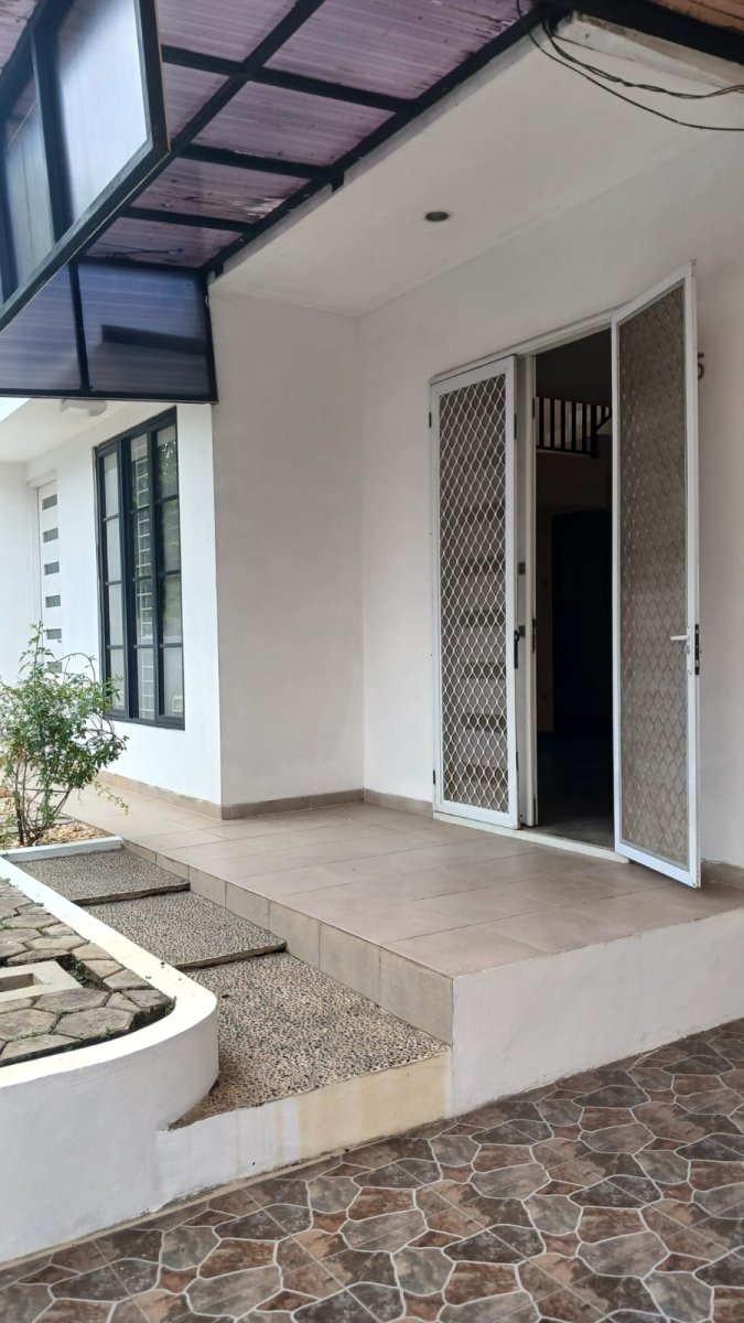 Disewakan Rumah Bagus Semi Furnished Bintaro Jaya Sektor 9 - Foto 2