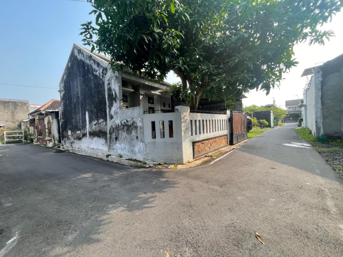 Rumah Nyaman dengan Harga Menarik di Sumber Banjarsari Surakarta - Foto 14